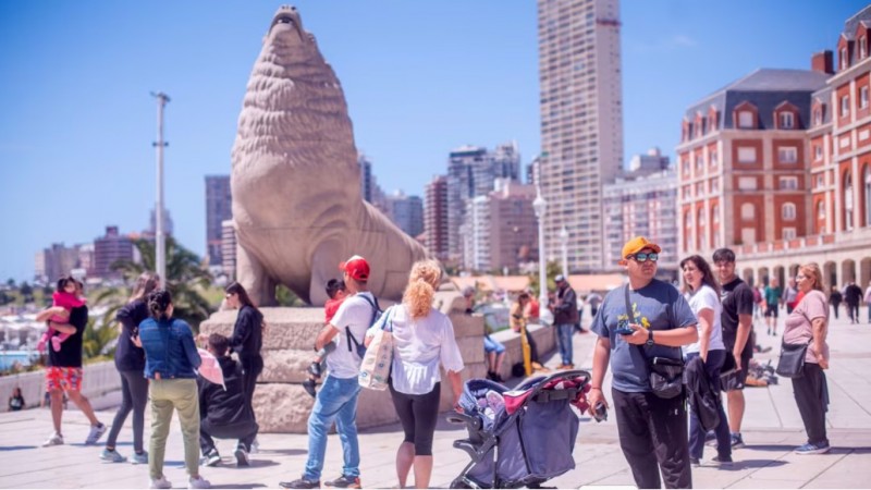 Más turistas con viajes cortos y un gasto moderado
